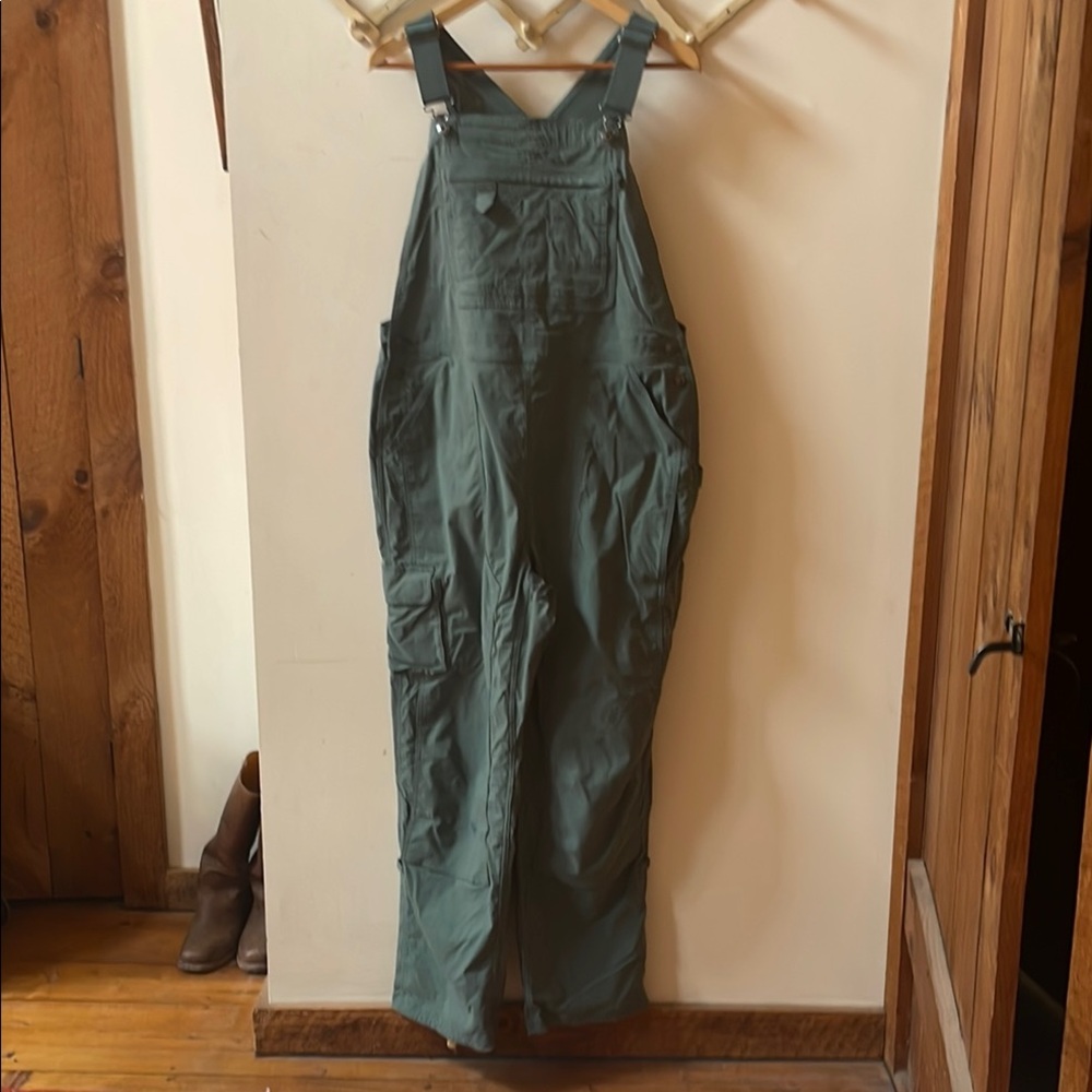 Duluth heirloom gardening bib overalls